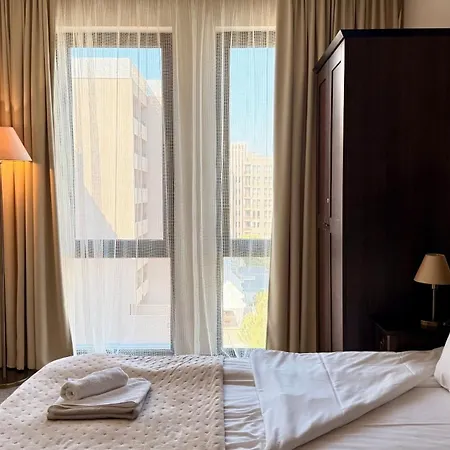 Royal - Private - Center Of Sunny Апартамент *